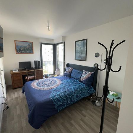 Grande Chambre 14 M2 Avec Salle De Bain Privative A Nanterre Prefecture Proche La Defense Arena Campus Sncf Et Paris Buitenkant foto