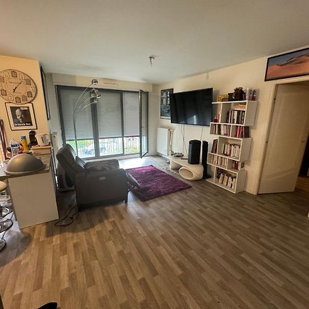 Grande Chambre 14 M2 Avec Salle De Bain Privative A Nanterre Prefecture Proche La Defense Arena Campus Sncf Et Paris Buitenkant foto